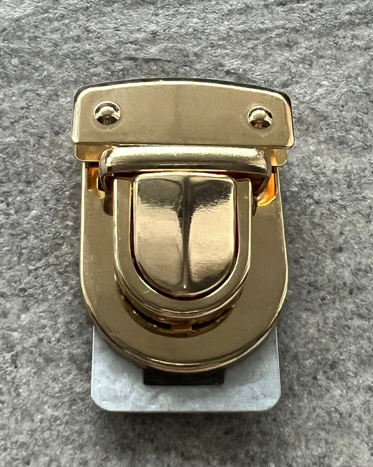 Chiusura a pulsante-oro